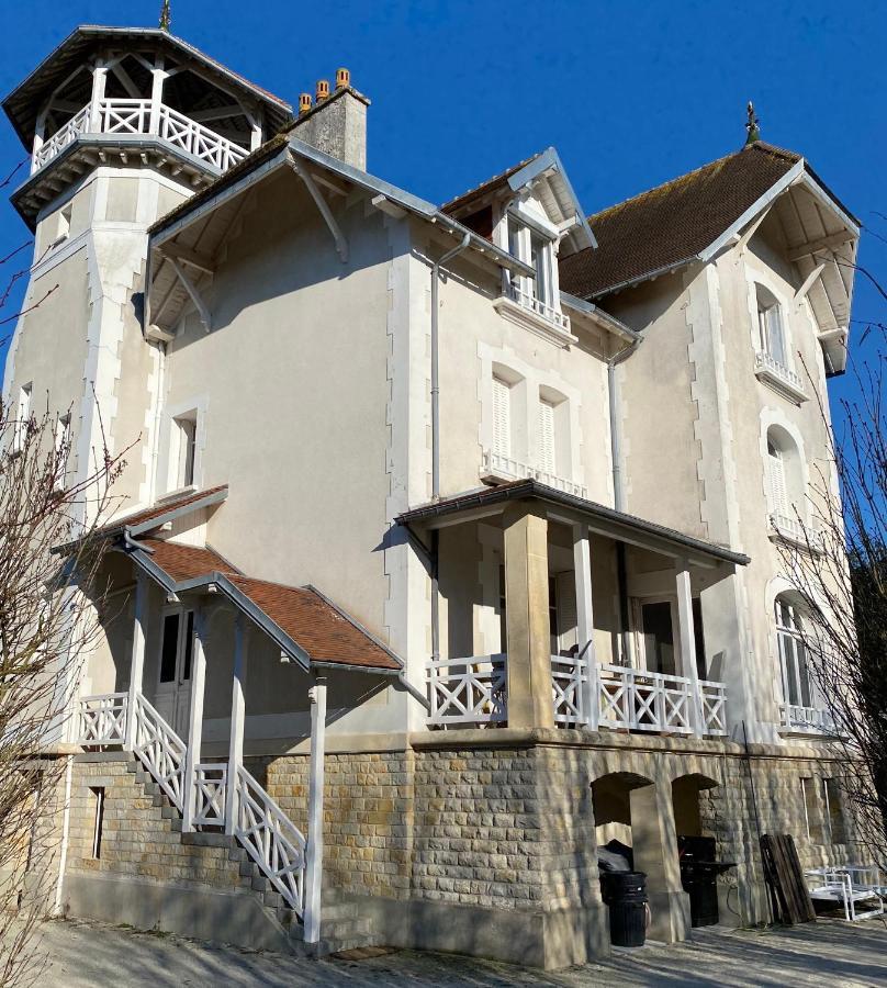 Апартаменты Le Manoir Des Lys Tilly-sur-Seulles Экстерьер фото